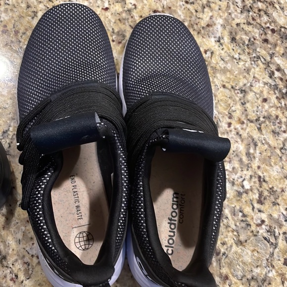 Two pairs adidas cloud run lite shoes - Picture 9 of 10